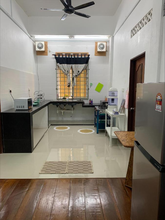La Wood Homestay Kampung Kuala Besut Luaran gambar